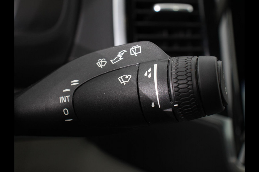 Volvo XC90 2.0 T8 Recharge AWD Ultimate Dark | Leder | Panorama-schuifdak | Navigatie | Electrisch bedienbare achterklep | Camera 360* | Elektrische trekhaak Adaptieve cruise control | Keyless | Verwarmde stoelen | LED | Stuurverwarming | Apple Carplay/ Android Auto