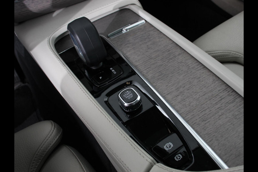 Volvo XC90 2.0 T8 Recharge AWD Ultimate Dark | Leder | Panorama-schuifdak | Navigatie | Electrisch bedienbare achterklep | Camera 360* | Elektrische trekhaak Adaptieve cruise control | Keyless | Verwarmde stoelen | LED | Stuurverwarming | Apple Carplay/ Android Auto