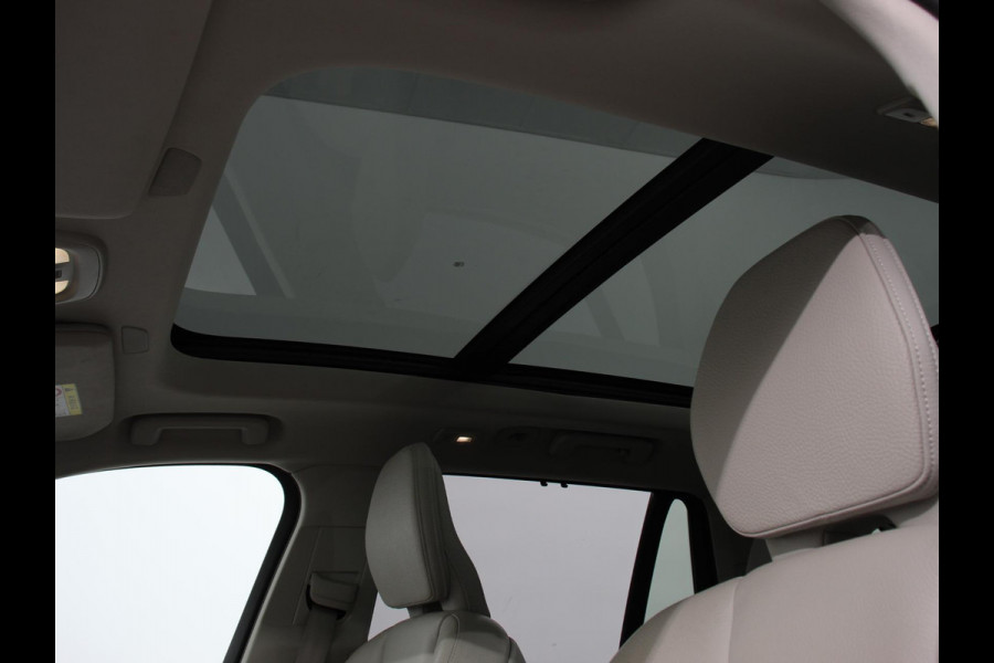 Volvo XC90 2.0 T8 Recharge AWD Ultimate Dark | Leder | Panorama-schuifdak | Navigatie | Electrisch bedienbare achterklep | Camera 360* | Elektrische trekhaak Adaptieve cruise control | Keyless | Verwarmde stoelen | LED | Stuurverwarming | Apple Carplay/ Android Auto