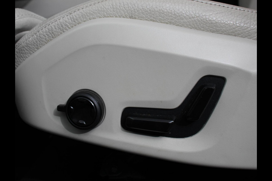 Volvo XC90 2.0 T8 Recharge AWD Ultimate Dark | Leder | Panorama-schuifdak | Navigatie | Electrisch bedienbare achterklep | Camera 360* | Elektrische trekhaak Adaptieve cruise control | Keyless | Verwarmde stoelen | LED | Stuurverwarming | Apple Carplay/ Android Auto