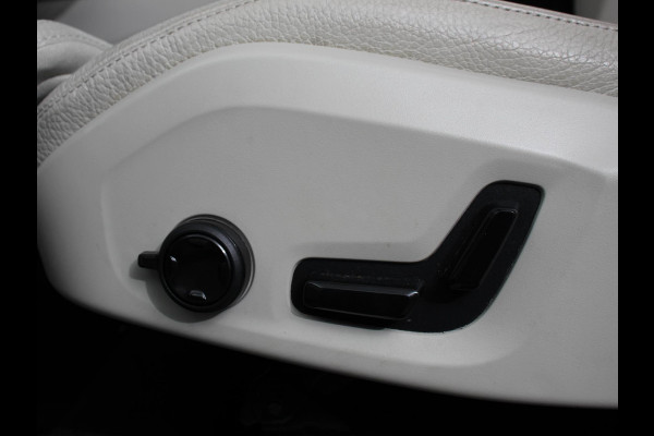 Volvo XC90 2.0 T8 Recharge AWD Ultimate Dark | Leder | Panorama-schuifdak | Navigatie | Electrisch bedienbare achterklep | Camera 360* | Elektrische trekhaak Adaptieve cruise control | Keyless | Verwarmde stoelen | LED | Stuurverwarming | Apple Carplay/ Android Auto