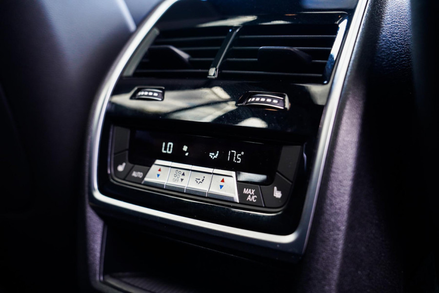 BMW X5 XDrive45e High Executive | Massage | Swarovski | Panorama | BMW Laser koplampen | Stoelverkoeling | Luchtvering | Head up |