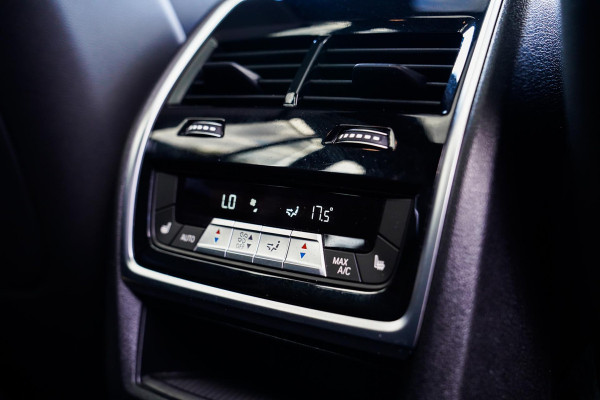 BMW X5 XDrive45e High Executive | Massage | Swarovski | Panorama | BMW Laser koplampen | Stoelverkoeling | Luchtvering | Head up |
