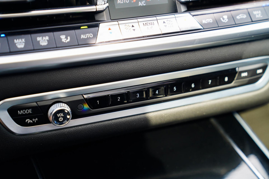 BMW X5 XDrive45e High Executive | Massage | Swarovski | Panorama | BMW Laser koplampen | Stoelverkoeling | Luchtvering | Head up |