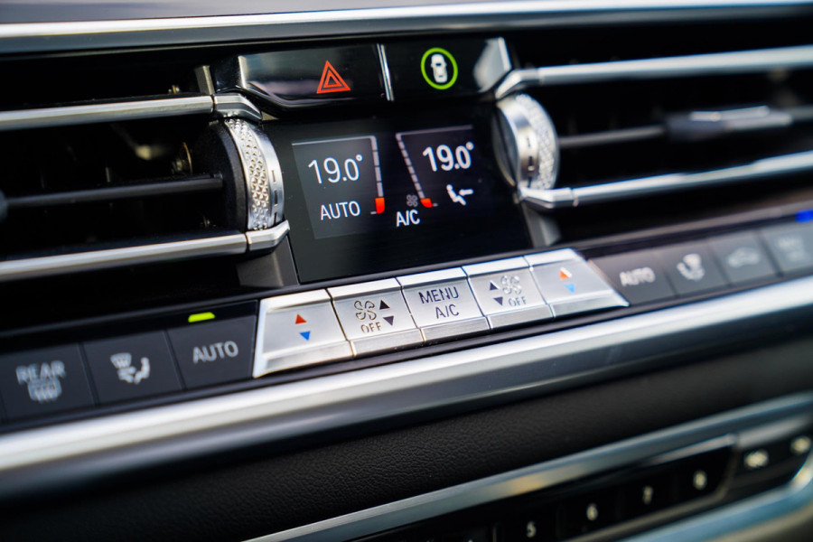 BMW X5 XDrive45e High Executive | Massage | Swarovski | Panorama | BMW Laser koplampen | Stoelverkoeling | Luchtvering | Head up |