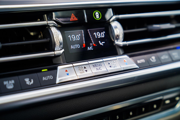 BMW X5 XDrive45e High Executive | Massage | Swarovski | Panorama | BMW Laser koplampen | Stoelverkoeling | Luchtvering | Head up |