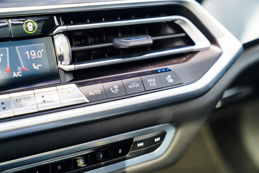 BMW X5 XDrive45e High Executive | Massage | Swarovski | Panorama | BMW Laser koplampen | Stoelverkoeling | Luchtvering | Head up |