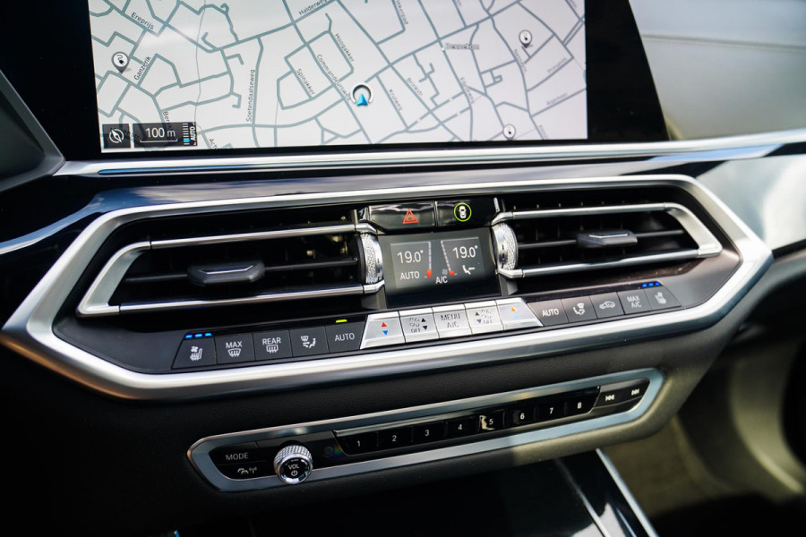 BMW X5 XDrive45e High Executive | Massage | Swarovski | Panorama | BMW Laser koplampen | Stoelverkoeling | Luchtvering | Head up |