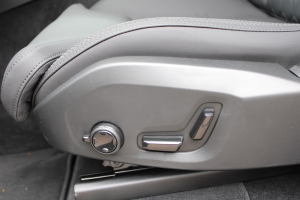Volvo XC90 2.0 T8 Plug-in hybrid AWD Plus Dark | Nieuw Model | Panoramadak | H&K | 360 Camera | Leder | 21 ''