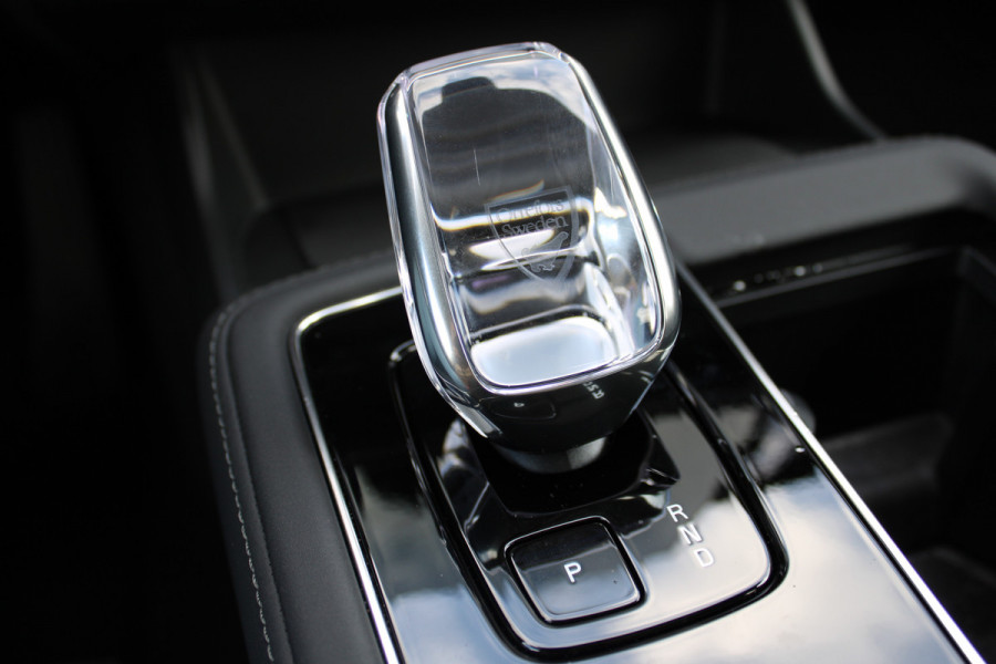 Volvo XC90 2.0 T8 Plug-in hybrid AWD Plus Dark | Nieuw Model | Panoramadak | H&K | 360 Camera | Leder | 21 ''