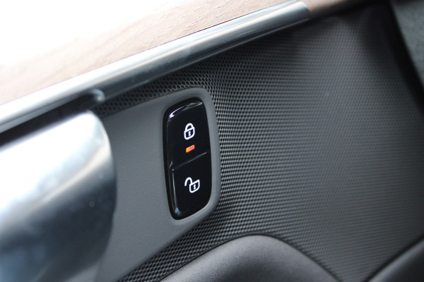 Volvo XC90 2.0 T8 Plug-in hybrid AWD Plus Dark | Nieuw Model | Panoramadak | H&K | 360 Camera | Leder | 21 ''