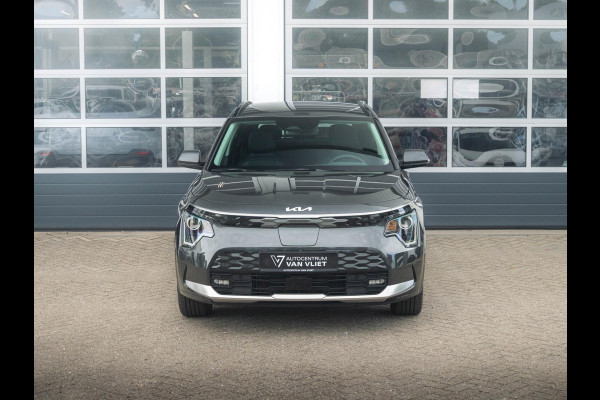 Kia Niro EV Light Advanced 64.8 kWh | Direct leverbaar l Stoel&Stuur Verwarming l Privacy glas l PDC | Camera | Privatelease vanaf € 609,00