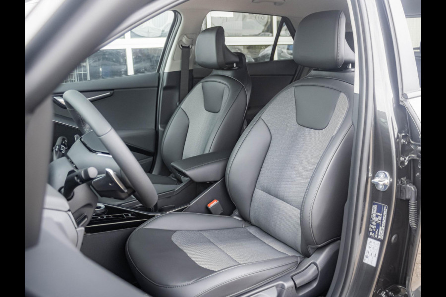 Kia Niro EV Light Advanced 64.8 kWh | Direct leverbaar l Stoel&Stuur Verwarming l Privacy glas l PDC | Camera | Privatelease vanaf € 609,00