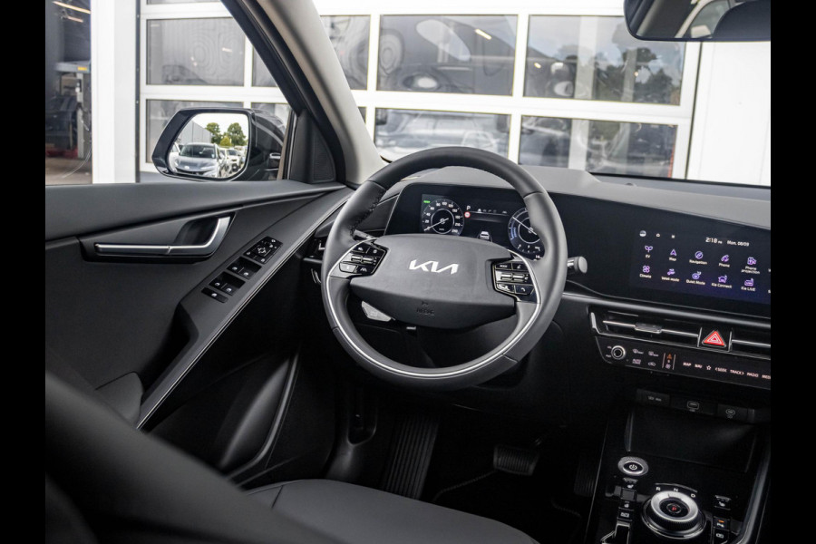 Kia Niro EV Light Advanced 64.8 kWh | Direct leverbaar l Stoel&Stuur Verwarming l Privacy glas l PDC | Camera | Privatelease vanaf € 609,00