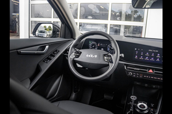 Kia Niro EV Light Advanced 64.8 kWh | Direct leverbaar l Stoel&Stuur Verwarming l Privacy glas l PDC | Camera | Privatelease vanaf € 609,00