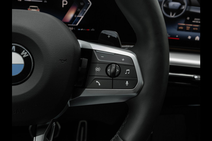 BMW X1 sDrive18i M-Sport Pro - Pano - Trekhaak - Driving Ass Plus - Harman Kardon
