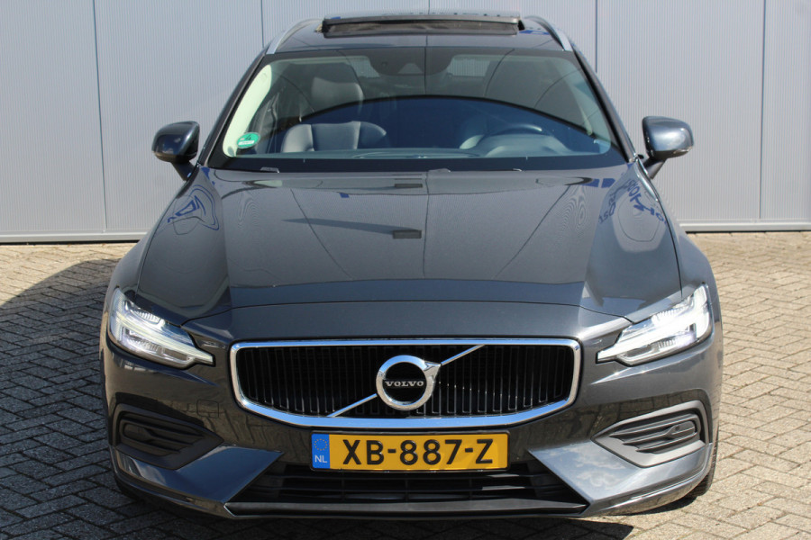 Volvo V60 2.0-250pk T5 Momentum AUTOMAAT ! Fijne comfortabele, luxe en degelijke wagen ! Autm. airco dual, elektr. panodak, elektr. achterklep, LM wielen, metallic lak, navigatie, telefoonvoorb., lederen interieur, parkeersensoren v+a,  LED verlichting etc.