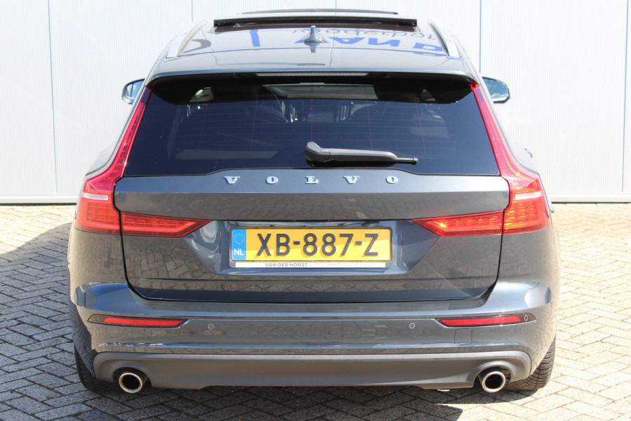 Volvo V60 2.0-250pk T5 Momentum AUTOMAAT ! Fijne comfortabele, luxe en degelijke wagen ! Autm. airco dual, elektr. panodak, elektr. achterklep, LM wielen, metallic lak, navigatie, telefoonvoorb., lederen interieur, parkeersensoren v+a,  LED verlichting etc.