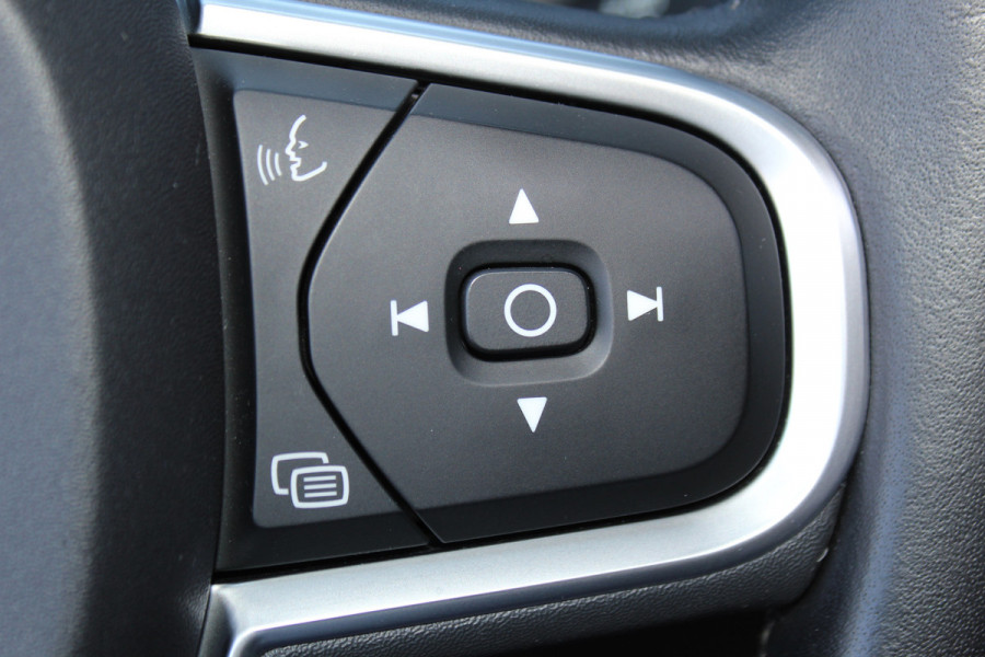 Volvo V60 2.0-250pk T5 Momentum AUTOMAAT ! Fijne comfortabele, luxe en degelijke wagen ! Autm. airco dual, elektr. panodak, elektr. achterklep, LM wielen, metallic lak, navigatie, telefoonvoorb., lederen interieur, parkeersensoren v+a,  LED verlichting etc.