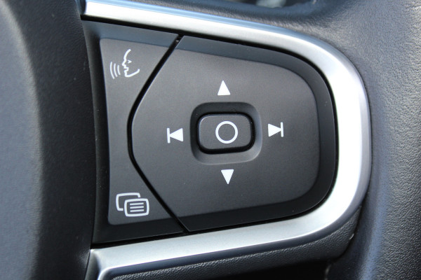 Volvo V60 2.0-250pk T5 Momentum AUTOMAAT ! Fijne comfortabele, luxe en degelijke wagen ! Autm. airco dual, elektr. panodak, elektr. achterklep, LM wielen, metallic lak, navigatie, telefoonvoorb., lederen interieur, parkeersensoren v+a,  LED verlichting etc.