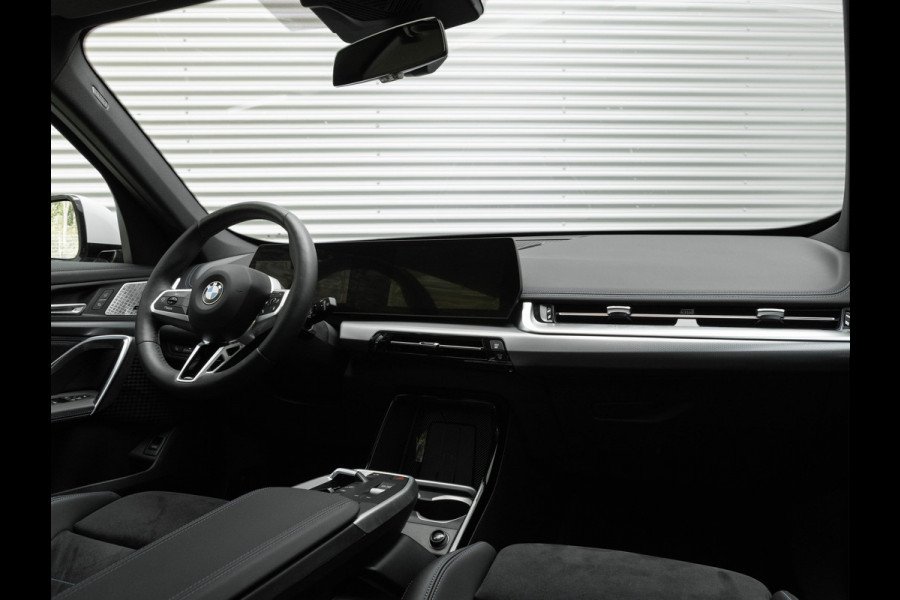 BMW X1 sDrive18i M-Sport Pro - Pano - Trekhaak - Driving Ass Plus - Harman Kardon