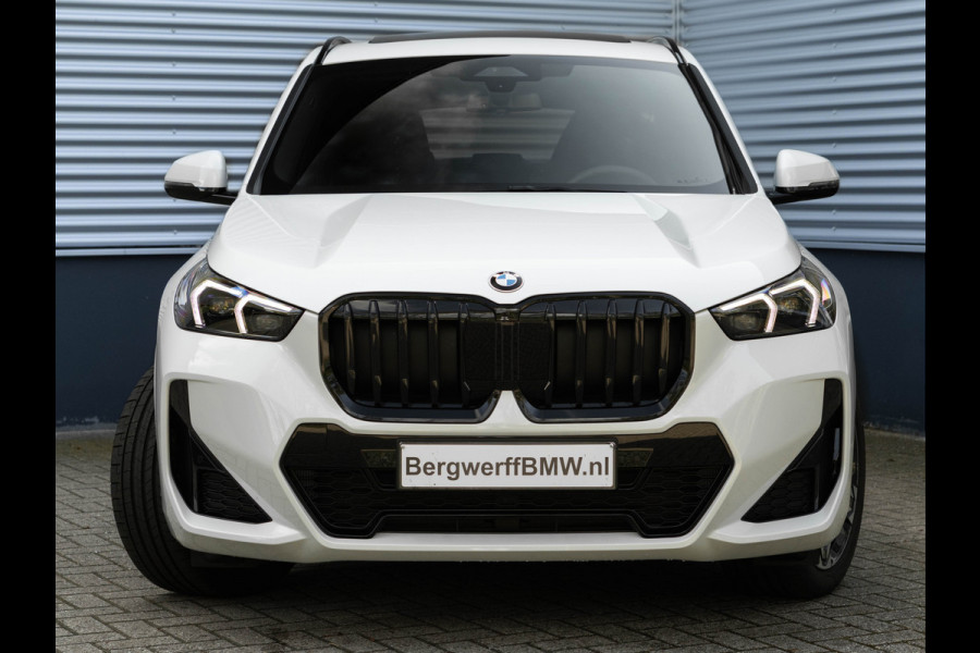 BMW X1 sDrive18i M-Sport Pro - Pano - Trekhaak - Driving Ass Plus - Harman Kardon