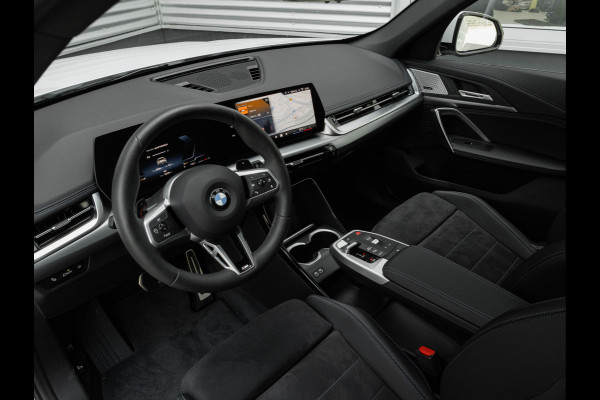 BMW X1 sDrive18i M-Sport Pro - Pano - Trekhaak - Driving Ass Plus - Harman Kardon