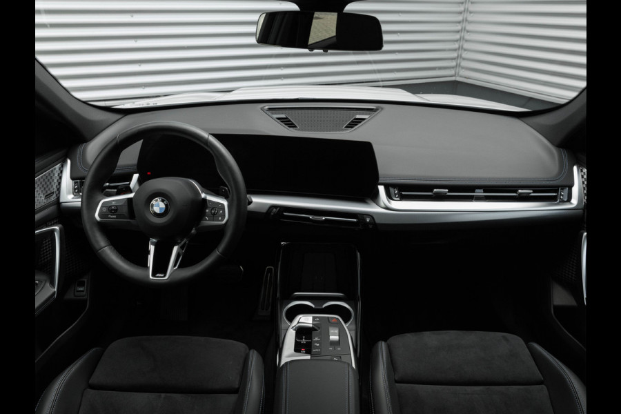 BMW X1 sDrive18i M-Sport Pro - Pano - Trekhaak - Driving Ass Plus - Harman Kardon
