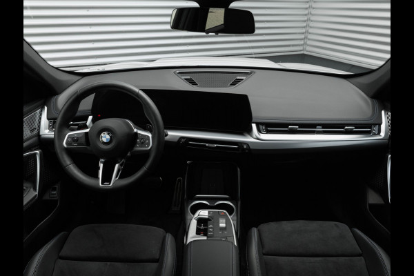 BMW X1 sDrive18i M-Sport Pro - Pano - Trekhaak - Driving Ass Plus - Harman Kardon