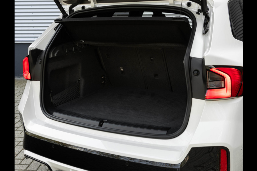 BMW X1 sDrive18i M-Sport Pro - Pano - Trekhaak - Driving Ass Plus - Harman Kardon