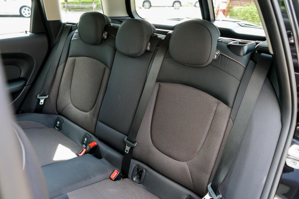 MINI Clubman 1.5 Cooper Business Pakket MINI Clubman 1.5 Cooper Business Pakket