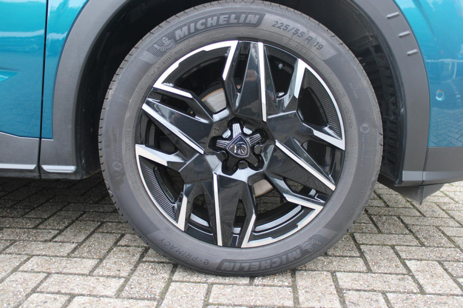 Peugeot 3008 1.2 Hybrid 145PK ALLURE AUTOMAAT | COMFORT STOELEN | STOEL / STUUR VERWARMING | DODEHOEK DETECTIE | 360° CAMERA | NAVIGATIE | 19" LICHTMETALEN VELGEN | DRAADLOOS APPLE CARPLAY / ANDROID AUTO | |