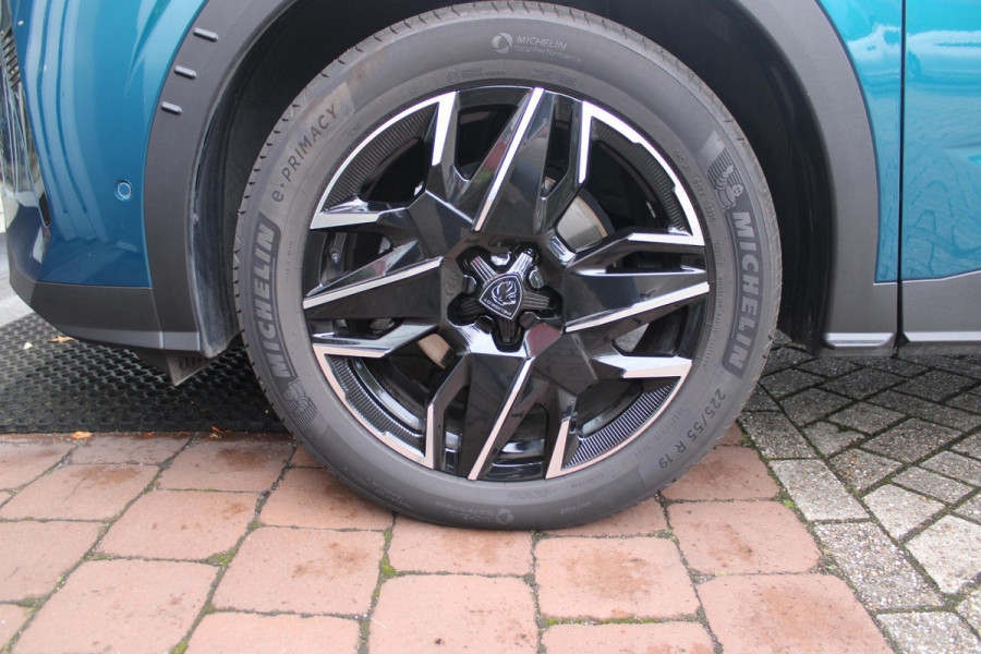 Peugeot 3008 1.2 Hybrid 145PK ALLURE AUTOMAAT | COMFORT STOELEN | STOEL / STUUR VERWARMING | DODEHOEK DETECTIE | 360° CAMERA | NAVIGATIE | 19" LICHTMETALEN VELGEN | DRAADLOOS APPLE CARPLAY / ANDROID AUTO | |