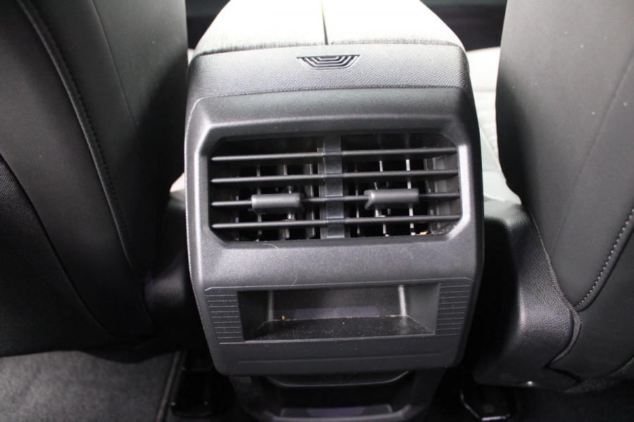 Peugeot 3008 1.2 Hybrid 145PK ALLURE AUTOMAAT | COMFORT STOELEN | STOEL / STUUR VERWARMING | DODEHOEK DETECTIE | 360° CAMERA | NAVIGATIE | 19" LICHTMETALEN VELGEN | DRAADLOOS APPLE CARPLAY / ANDROID AUTO | |