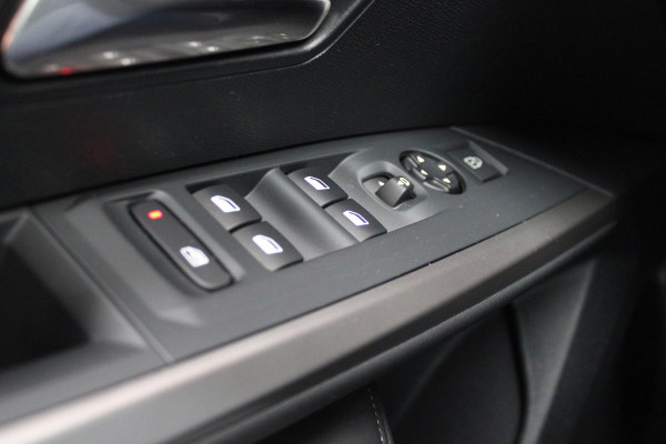 Peugeot 3008 1.2 Hybrid 145PK ALLURE AUTOMAAT | COMFORT STOELEN | STOEL / STUUR VERWARMING | DODEHOEK DETECTIE | 360° CAMERA | NAVIGATIE | 19" LICHTMETALEN VELGEN | DRAADLOOS APPLE CARPLAY / ANDROID AUTO | |