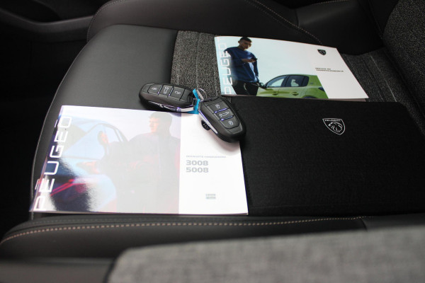 Peugeot 3008 1.2 Hybrid 145PK ALLURE AUTOMAAT | COMFORT STOELEN | STOEL / STUUR VERWARMING | DODEHOEK DETECTIE | 360° CAMERA | NAVIGATIE | 19" LICHTMETALEN VELGEN | DRAADLOOS APPLE CARPLAY / ANDROID AUTO | |