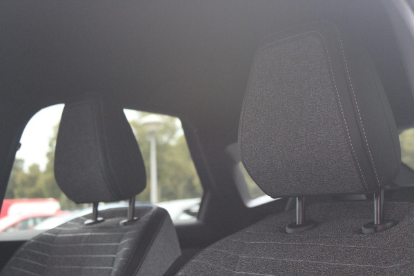 Peugeot 3008 1.2 Hybrid 145PK ALLURE AUTOMAAT | COMFORT STOELEN | STOEL / STUUR VERWARMING | DODEHOEK DETECTIE | 360° CAMERA | NAVIGATIE | 19" LICHTMETALEN VELGEN | DRAADLOOS APPLE CARPLAY / ANDROID AUTO | |