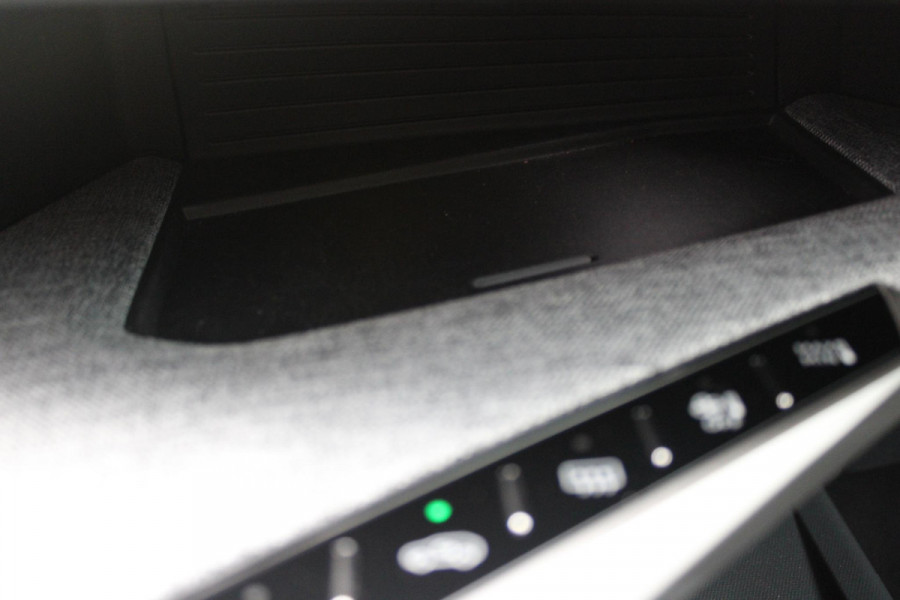 Peugeot 3008 1.2 Hybrid 145PK ALLURE AUTOMAAT | COMFORT STOELEN | STOEL / STUUR VERWARMING | DODEHOEK DETECTIE | 360° CAMERA | NAVIGATIE | 19" LICHTMETALEN VELGEN | DRAADLOOS APPLE CARPLAY / ANDROID AUTO | |