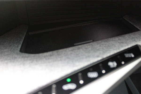 Peugeot 3008 1.2 Hybrid 145PK ALLURE AUTOMAAT | COMFORT STOELEN | STOEL / STUUR VERWARMING | DODEHOEK DETECTIE | 360° CAMERA | NAVIGATIE | 19" LICHTMETALEN VELGEN | DRAADLOOS APPLE CARPLAY / ANDROID AUTO | |