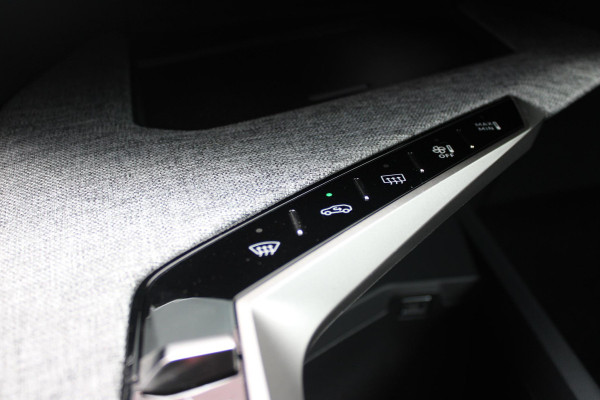 Peugeot 3008 1.2 Hybrid 145PK ALLURE AUTOMAAT | COMFORT STOELEN | STOEL / STUUR VERWARMING | DODEHOEK DETECTIE | 360° CAMERA | NAVIGATIE | 19" LICHTMETALEN VELGEN | DRAADLOOS APPLE CARPLAY / ANDROID AUTO | |