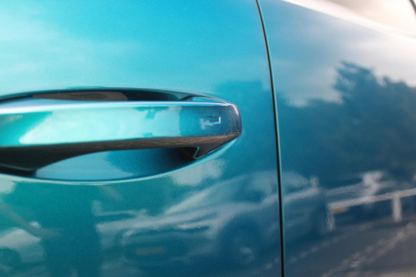 Peugeot 3008 1.2 Hybrid 145PK ALLURE AUTOMAAT | COMFORT STOELEN | STOEL / STUUR VERWARMING | DODEHOEK DETECTIE | 360° CAMERA | NAVIGATIE | 19" LICHTMETALEN VELGEN | DRAADLOOS APPLE CARPLAY / ANDROID AUTO | |