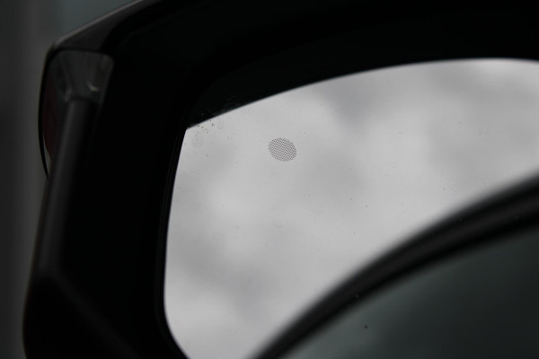 Peugeot 3008 1.2 Hybrid 145PK ALLURE AUTOMAAT | COMFORT STOELEN | STOEL / STUUR VERWARMING | DODEHOEK DETECTIE | 360° CAMERA | NAVIGATIE | 19" LICHTMETALEN VELGEN | DRAADLOOS APPLE CARPLAY / ANDROID AUTO | |