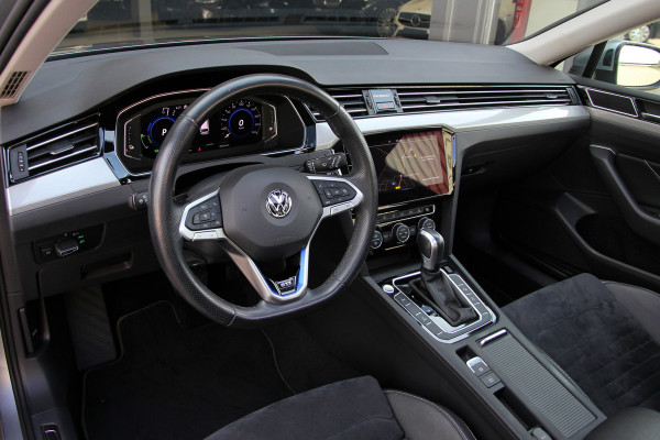 Volkswagen Passat Variant 1.4 TSI PHEV GTE Business | Pano | Trekhaak | Massage | ACC | 360