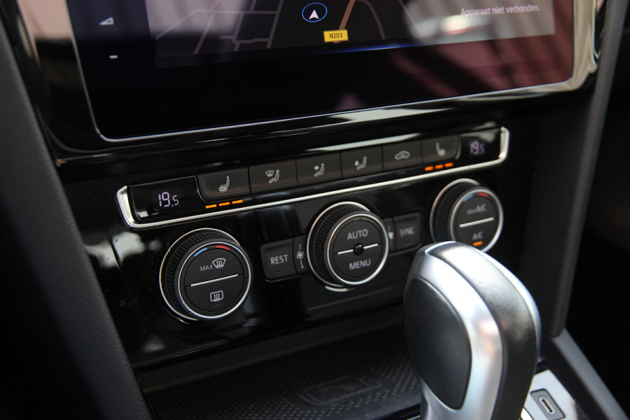 Volkswagen Passat Variant 1.4 TSI PHEV GTE Business | Pano | Trekhaak | Massage | ACC | 360