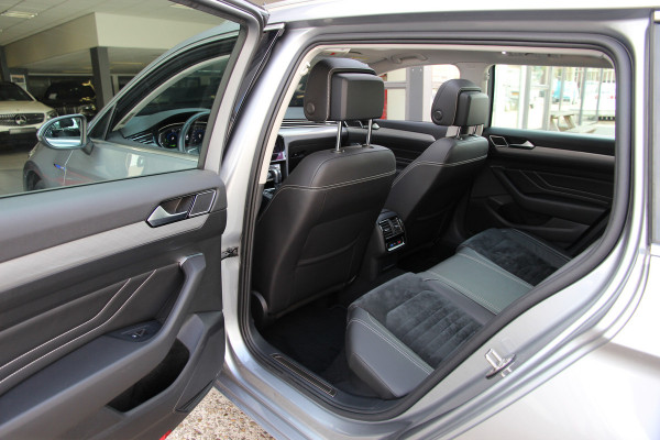 Volkswagen Passat Variant 1.4 TSI PHEV GTE Business | Pano | Trekhaak | Massage | ACC | 360