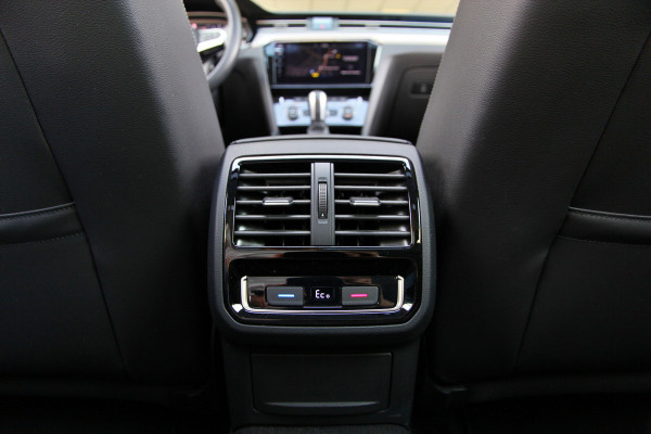 Volkswagen Passat Variant 1.4 TSI PHEV GTE Business | Pano | Trekhaak | Massage | ACC | 360