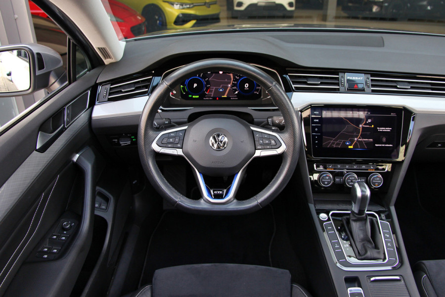 Volkswagen Passat Variant 1.4 TSI PHEV GTE Business | Pano | Trekhaak | Massage | ACC | 360