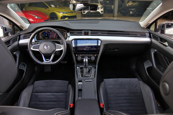 Volkswagen Passat Variant 1.4 TSI PHEV GTE Business | Pano | Trekhaak | Massage | ACC | 360