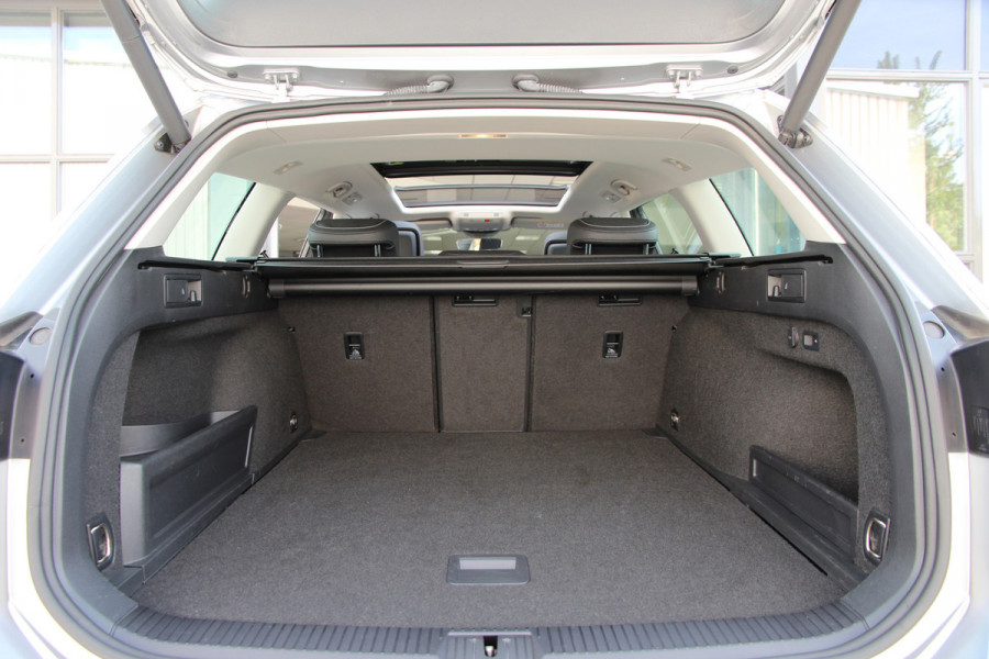 Volkswagen Passat Variant 1.4 TSI PHEV GTE Business | Pano | Trekhaak | Massage | ACC | 360