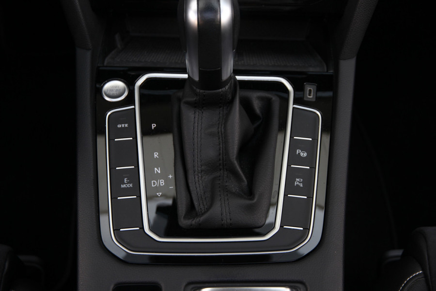 Volkswagen Passat Variant 1.4 TSI PHEV GTE Business | Pano | Trekhaak | Massage | ACC | 360